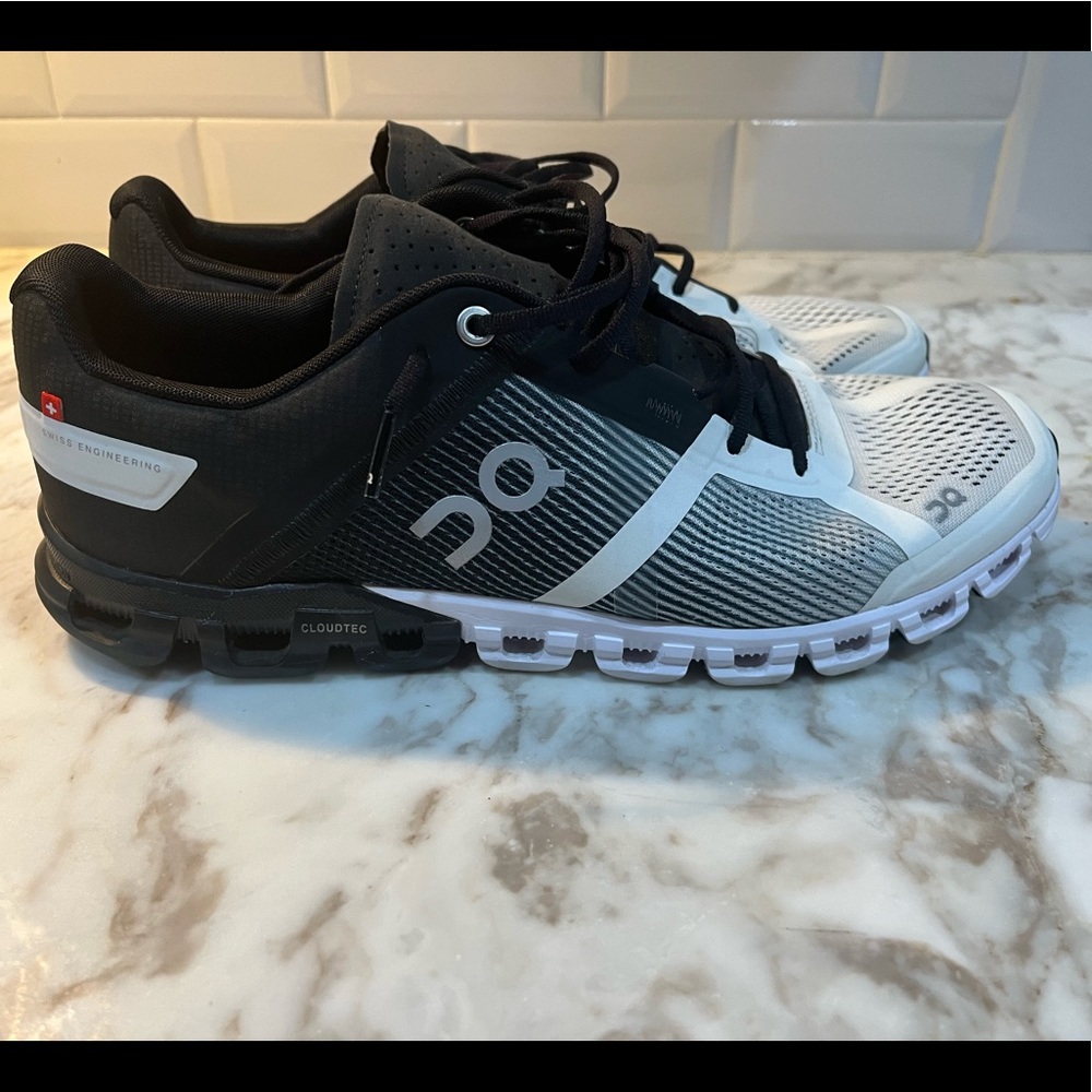 Cloudflow M Black | White 10